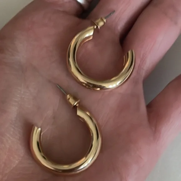 New 14k Gold Plated Sterling Silver Classic 4mm Hoop Push Back Stud Earrings - Picture 9 of 9